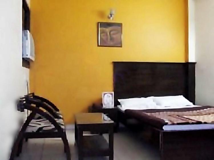 Hotel Shreeram Deluxe Нью-Дели Экстерьер фото