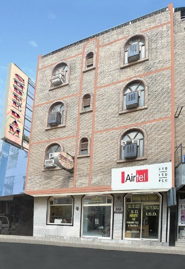 Hotel Shreeram Deluxe Нью-Дели Экстерьер фото